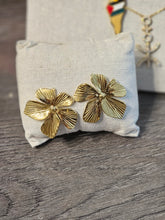 Boucle d'oreille a fleurs